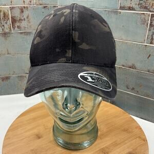 Flex Fit 110 Mens Dark Camo Fitted Baseball Hat